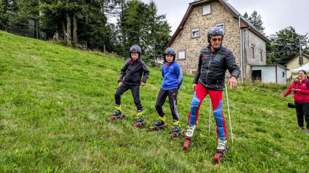 Le SCO vous propose de garder le contact toute l'année  : ski sur herbe, foot-golf, canoë, stand up paddle, escalade, roller-hockey....
voir les animations d'été.