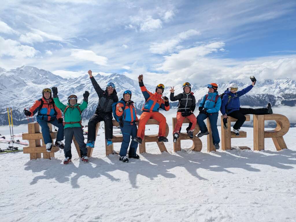 2 formules : semaine (du 16 au 22 mars 2026) ou week-end (du 20 au 22 mars).
Le stage hors-piste est dédié à la pratique ou la découverte du hors-piste et vous permettra d'explorer la MECQUE suisse du ski hors-piste !
