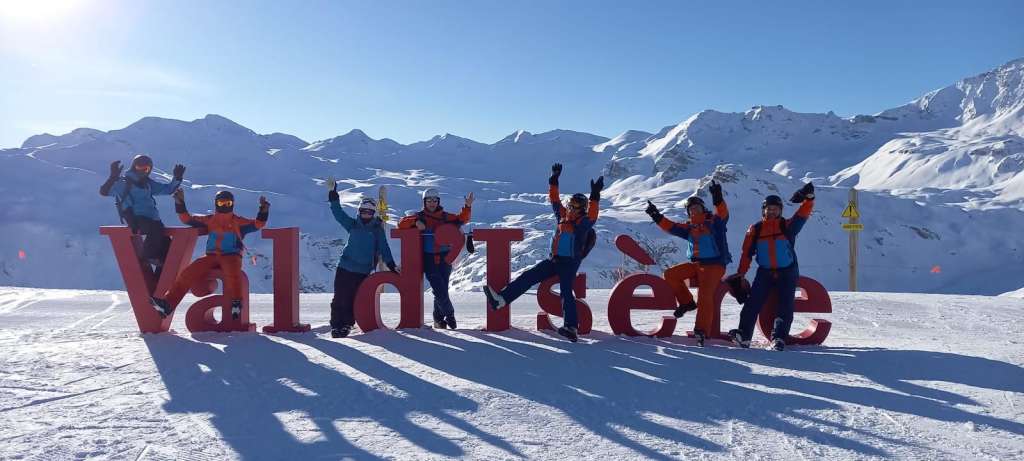 Séjour réservé aux bons skieurs avec des sorties hors-piste probables. 5 jours de ski dans ce fabuleux domaine.
Hébergement en appartements,  cuisine à tour de rôle.